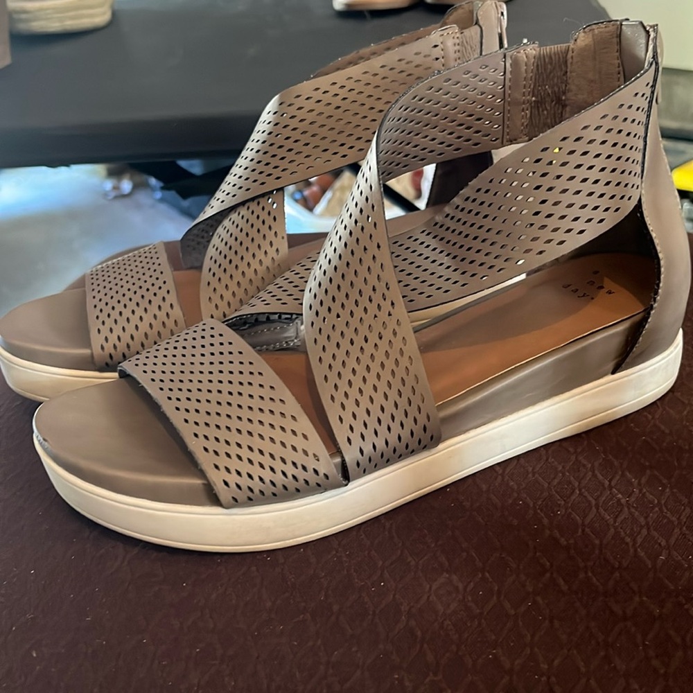 Comfy wedge sandals